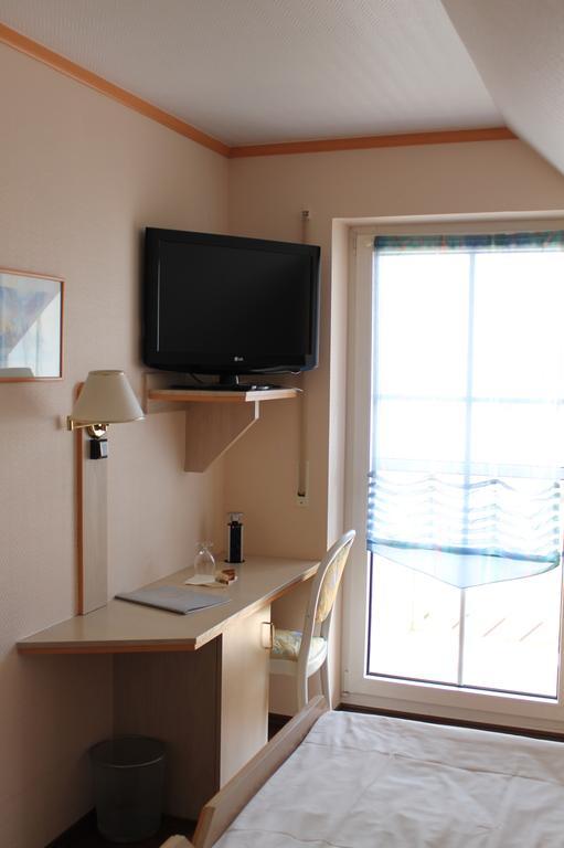 Landgasthof Krug Dechendorf Room photo