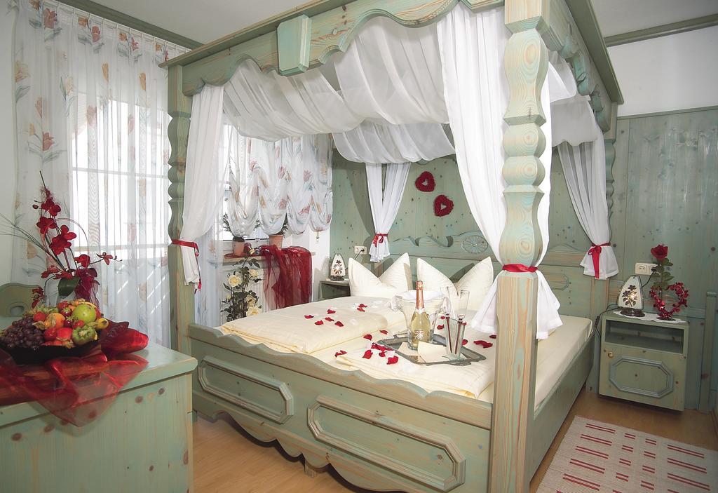 Landgasthof Krug Dechendorf Room photo